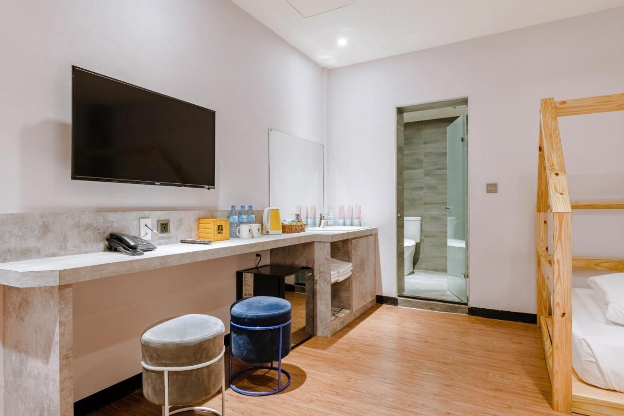 Prince Hotel Джиаоси Екстериор снимка