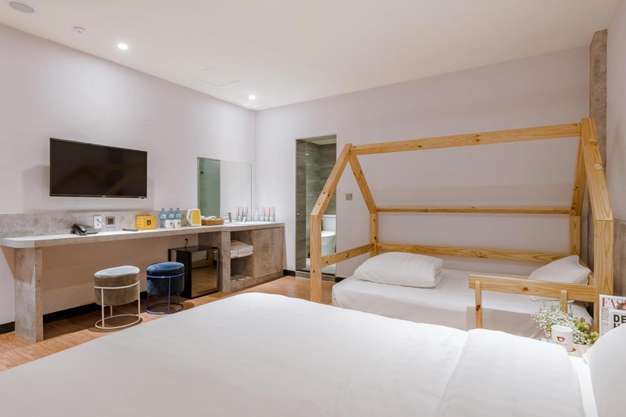 Prince Hotel Джиаоси Екстериор снимка