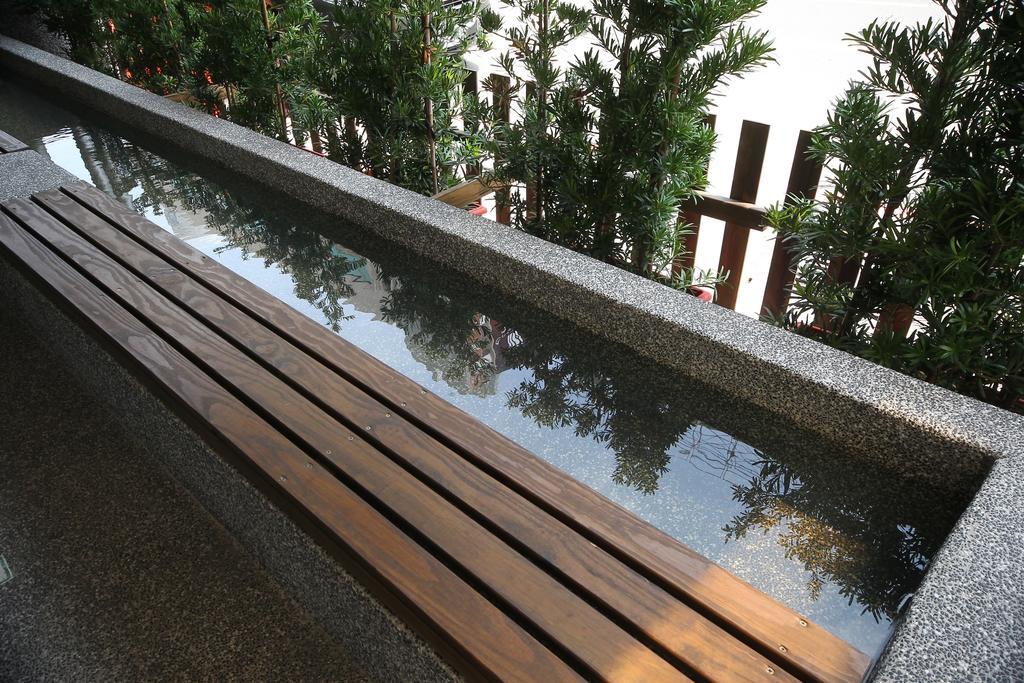 Prince Hotel Джиаоси Екстериор снимка