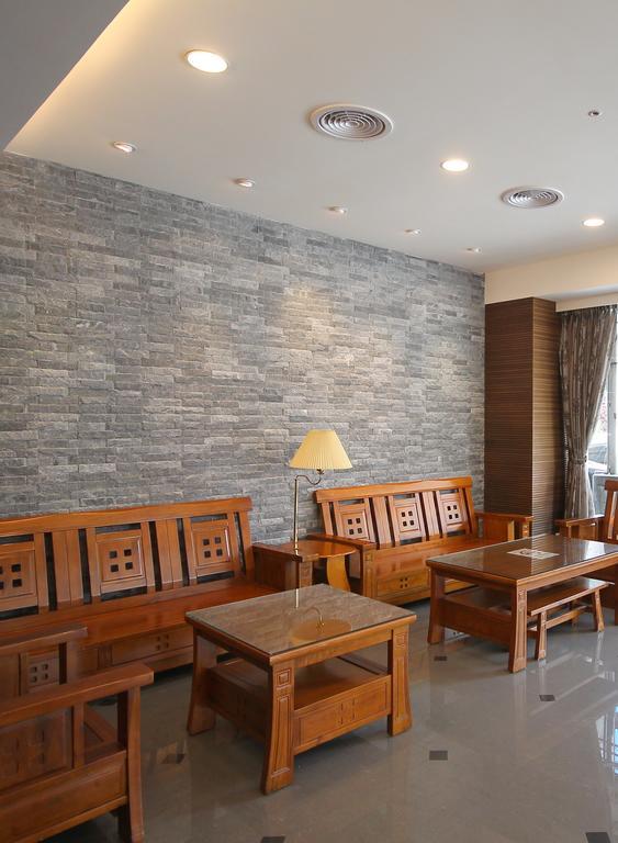 Prince Hotel Джиаоси Екстериор снимка