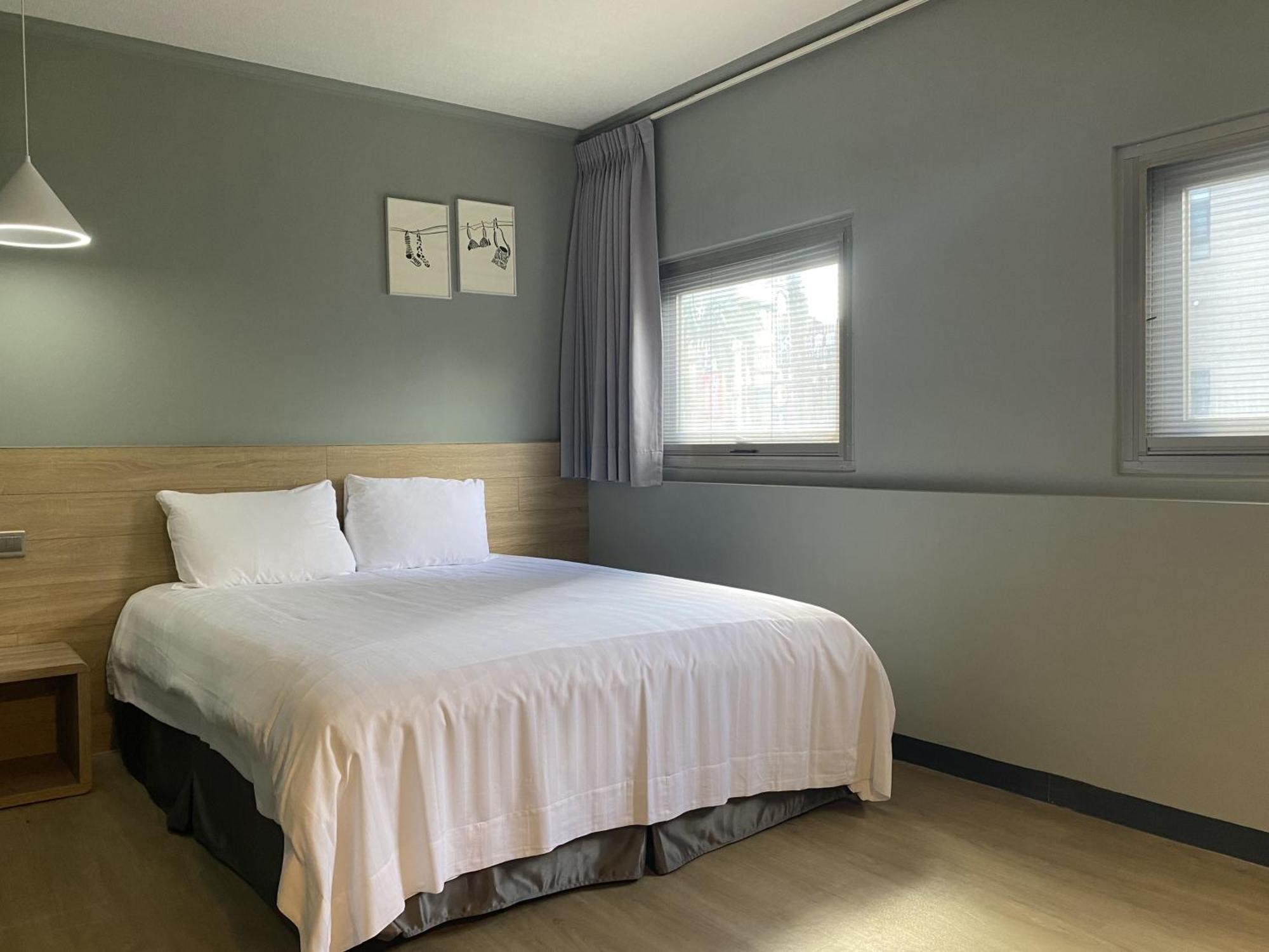 Prince Hotel Джиаоси Екстериор снимка
