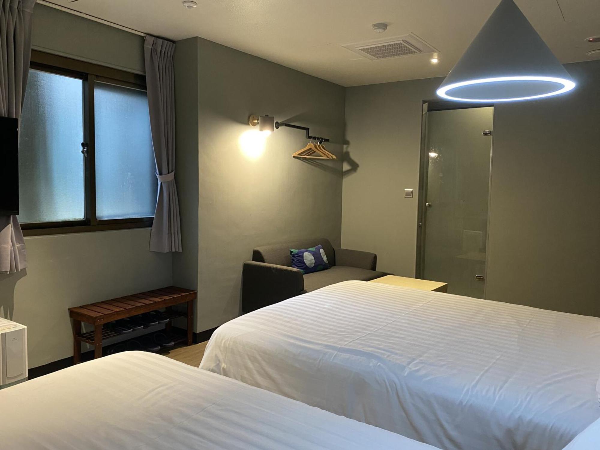 Prince Hotel Джиаоси Екстериор снимка