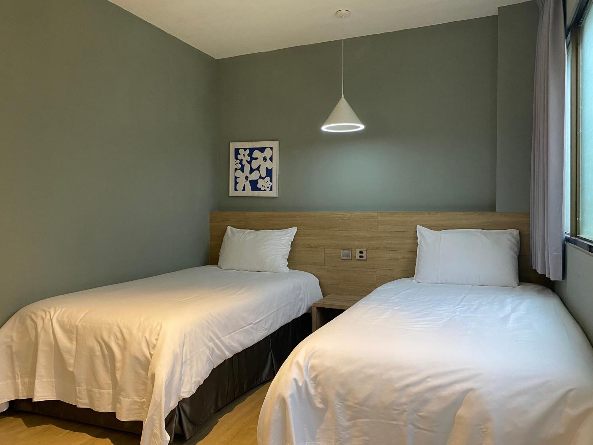Prince Hotel Джиаоси Екстериор снимка