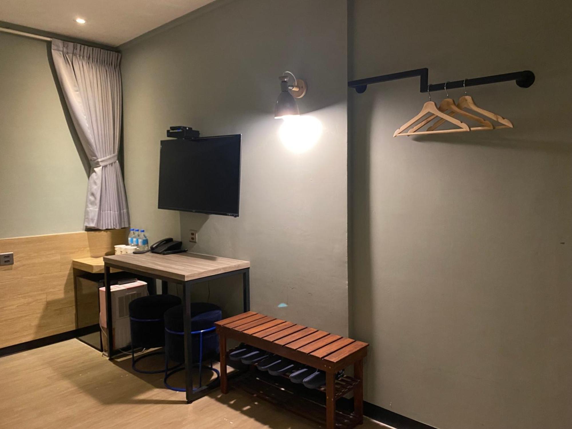 Prince Hotel Джиаоси Екстериор снимка