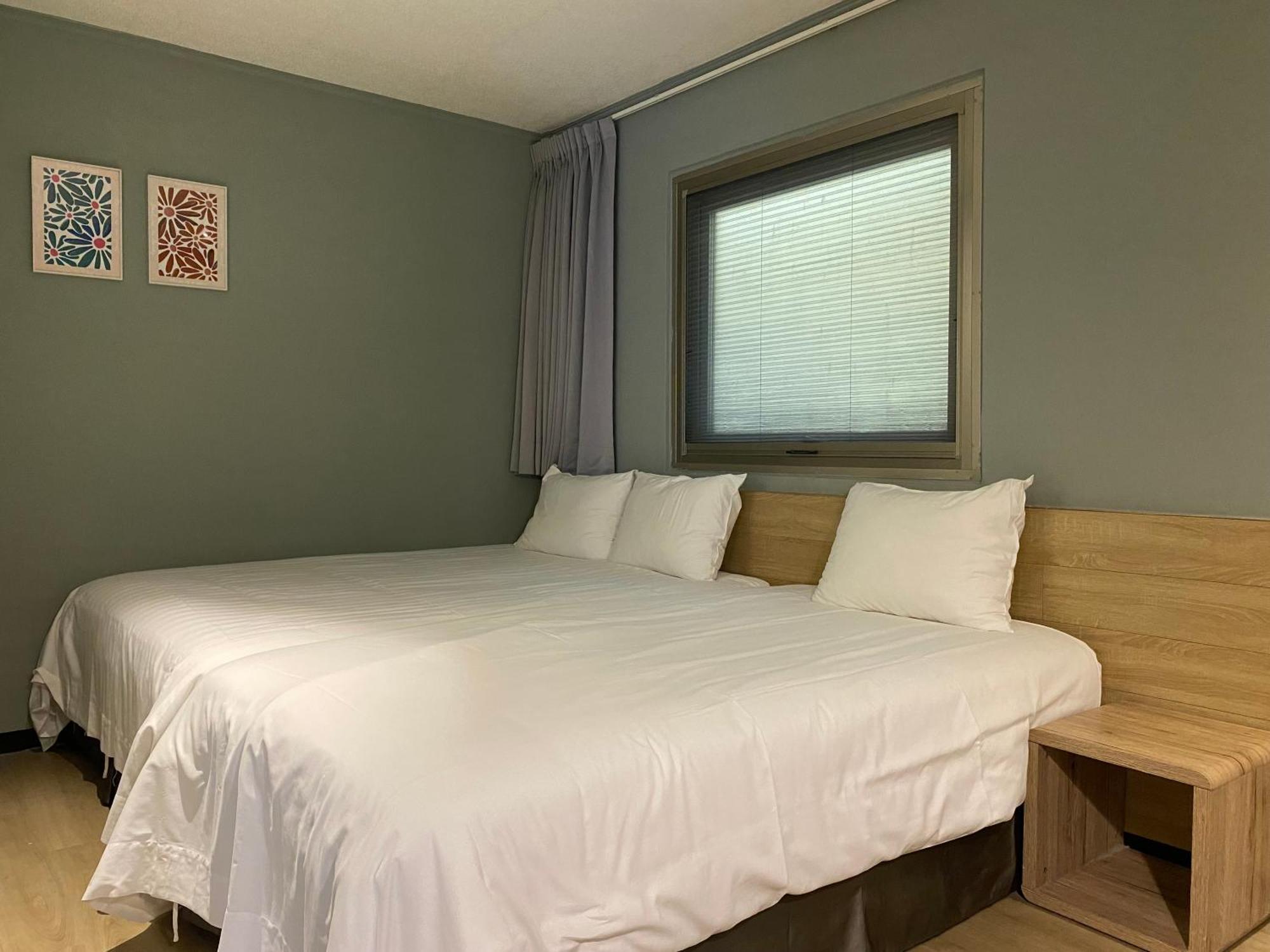 Prince Hotel Джиаоси Екстериор снимка