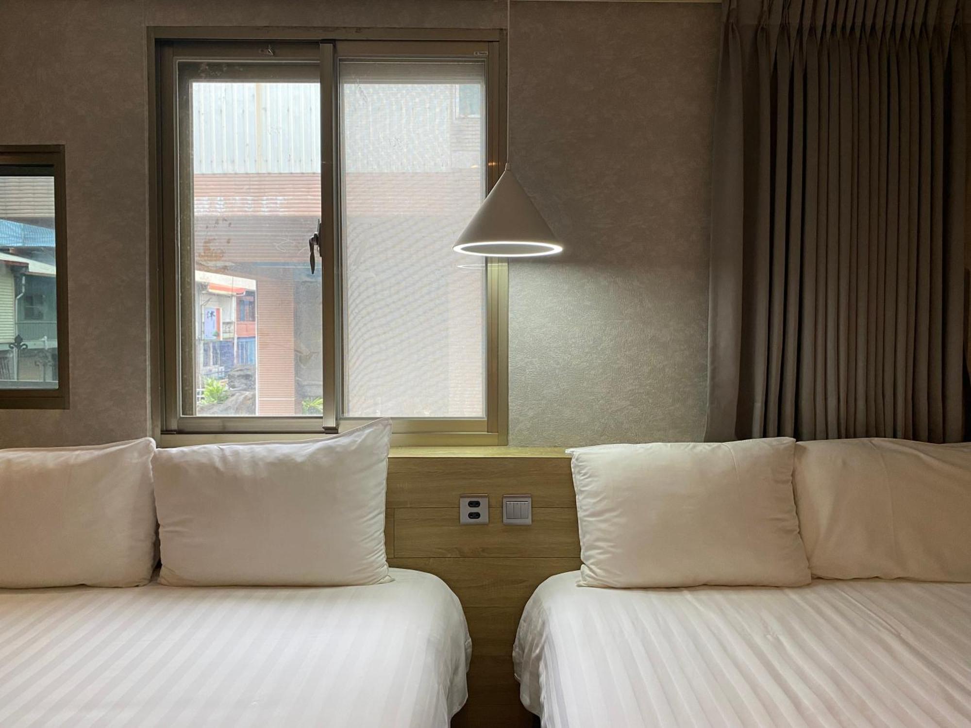 Prince Hotel Джиаоси Екстериор снимка