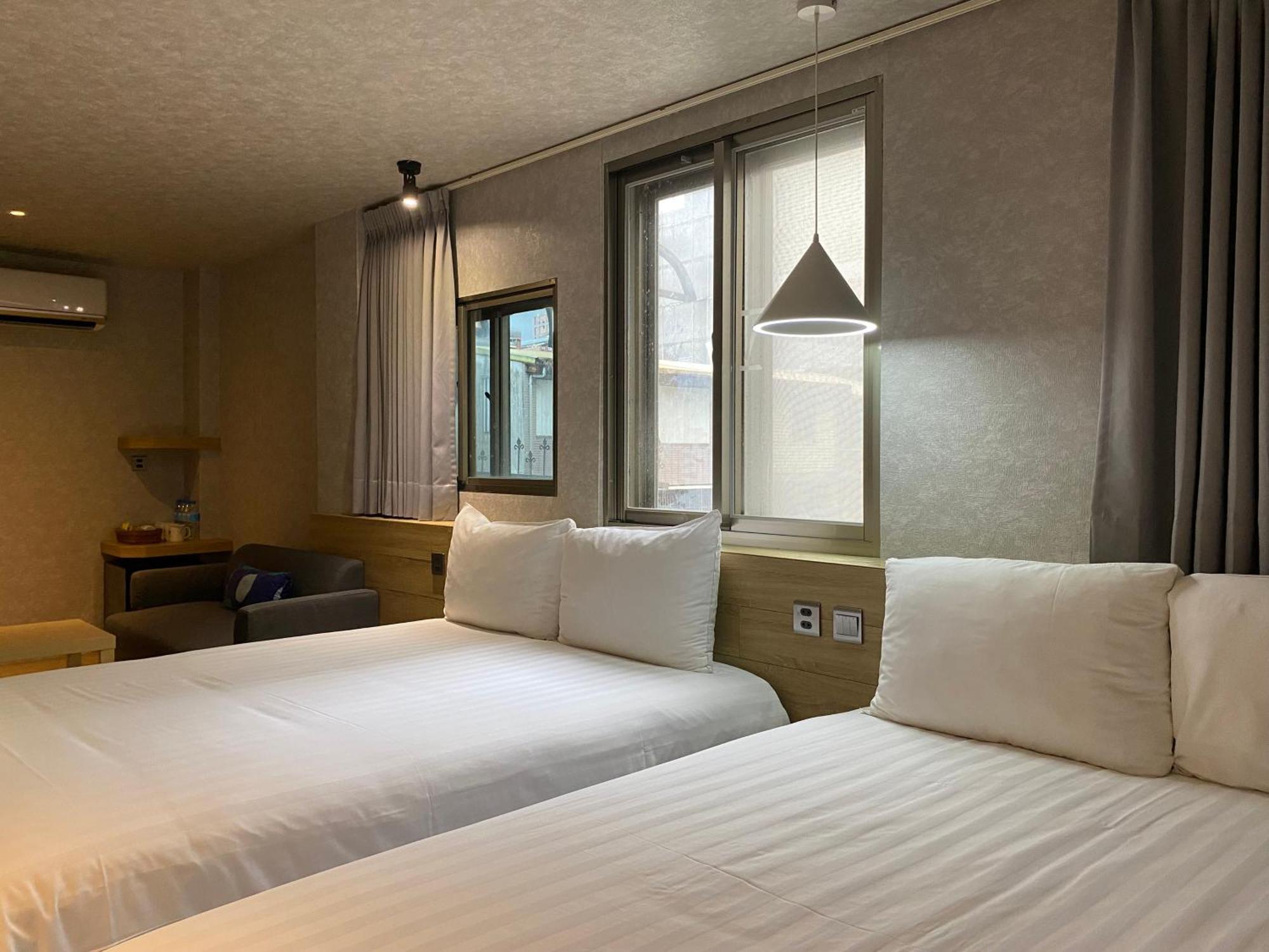 Prince Hotel Джиаоси Екстериор снимка