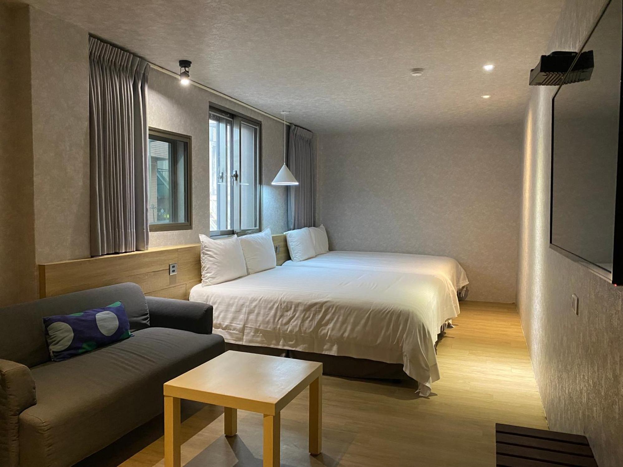 Prince Hotel Джиаоси Екстериор снимка