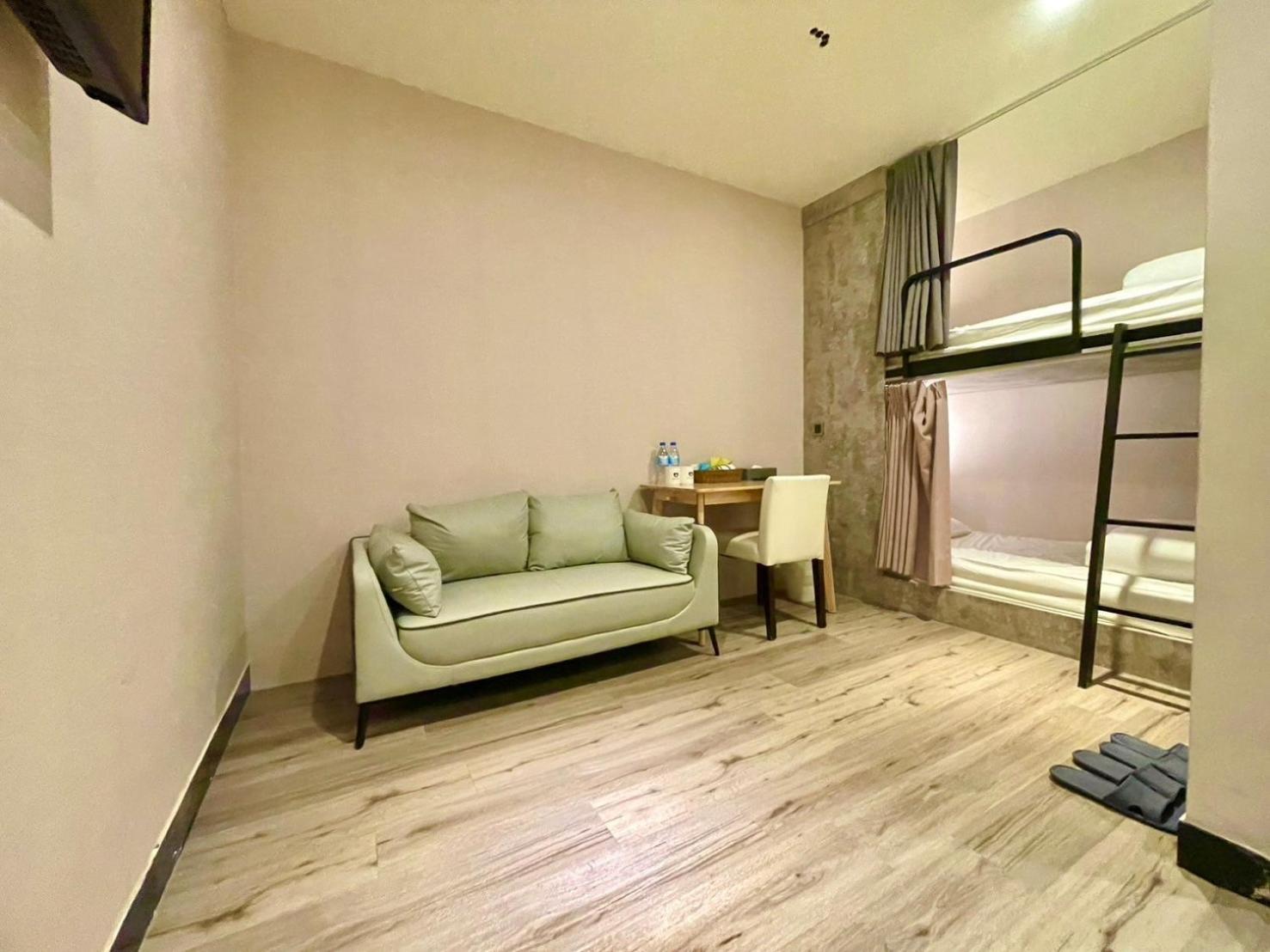 Prince Hotel Джиаоси Екстериор снимка