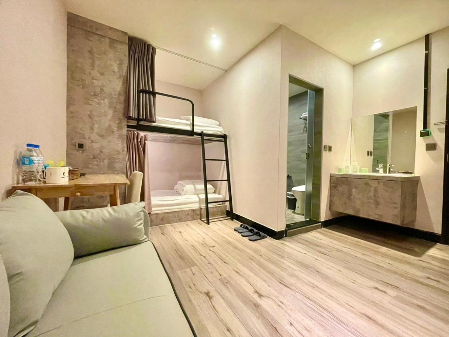 Prince Hotel Джиаоси Екстериор снимка