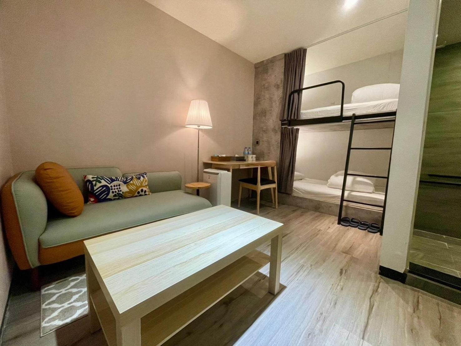 Prince Hotel Джиаоси Екстериор снимка