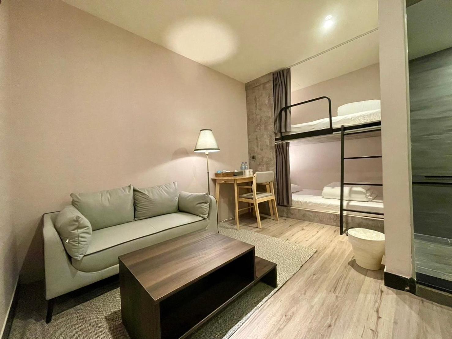 Prince Hotel Джиаоси Екстериор снимка