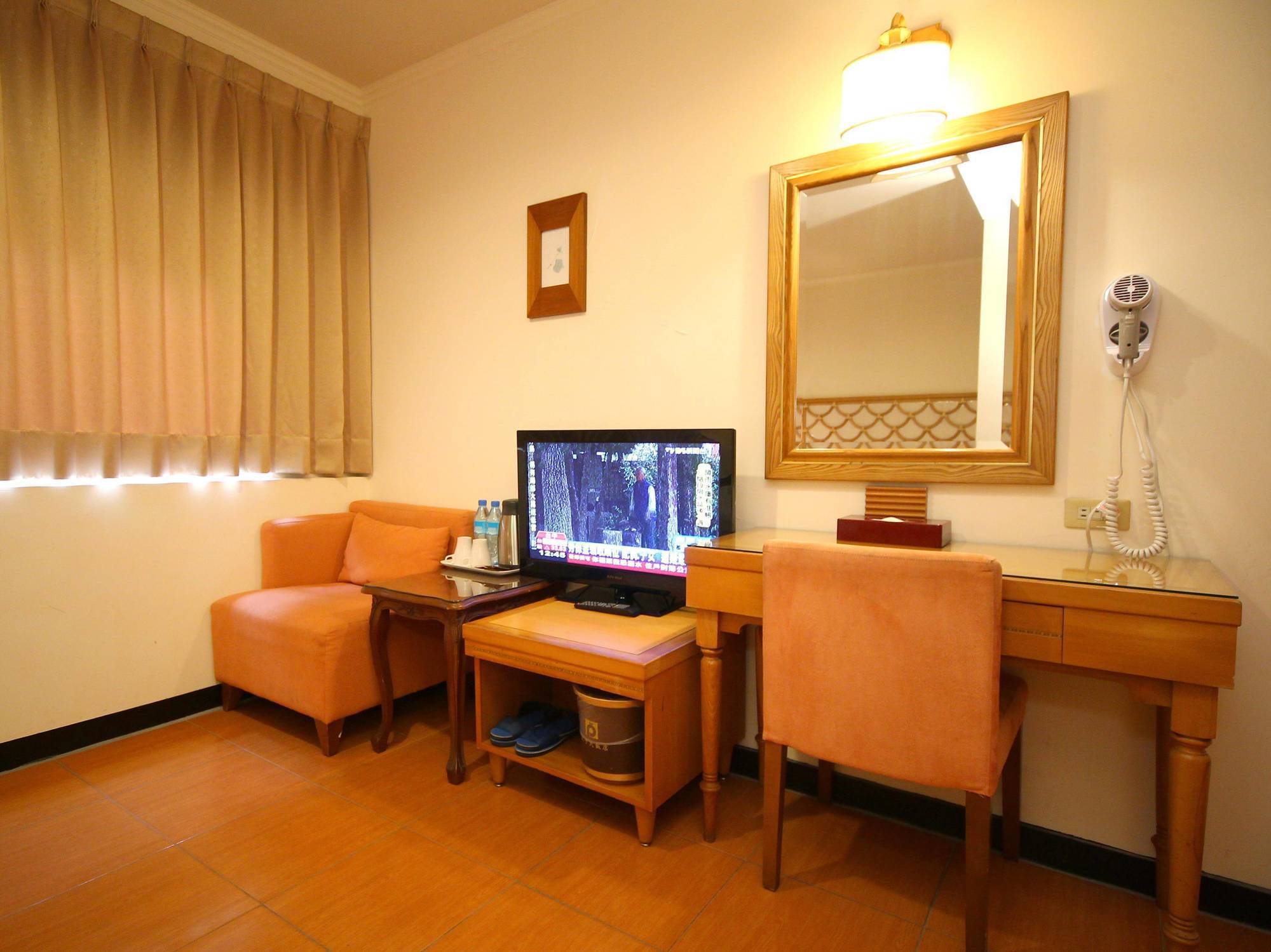 Prince Hotel Джиаоси Екстериор снимка
